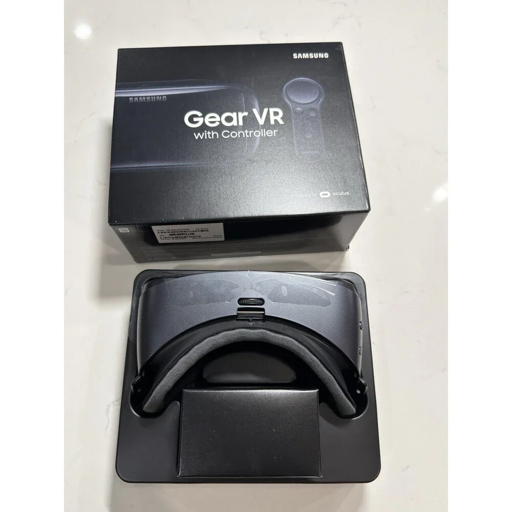 Samsung SM-R324 Gear VR W/Controller Powered by Oculus NEW - OPEN BOX
